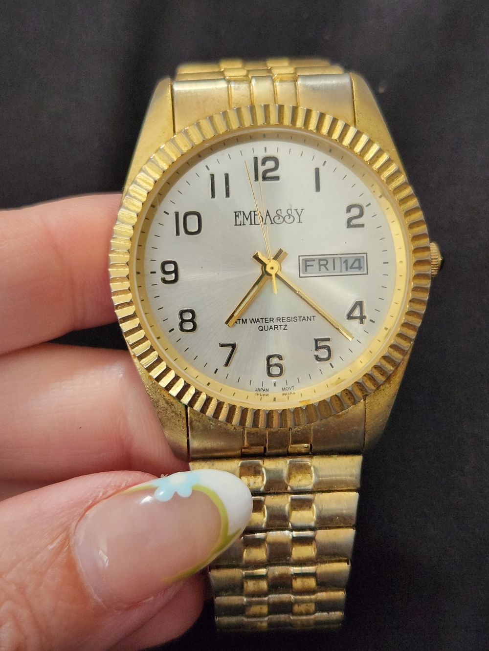 Vintage Embassy Gold Tone Men's Quartz Watching Watch with Day-Date